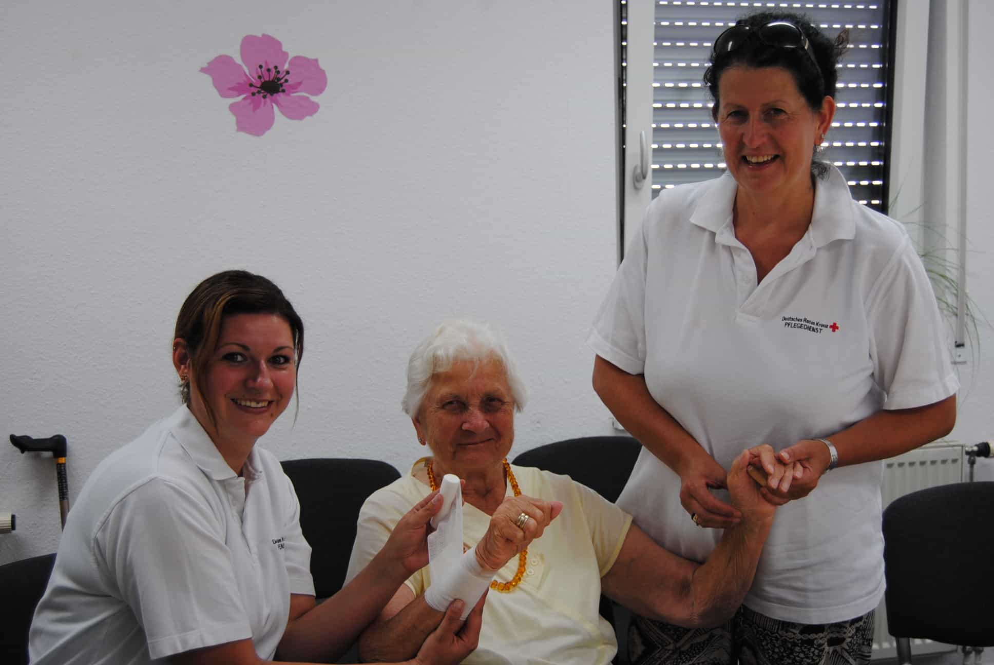 Gelernte Pflegehilfskraft (m/w/d) in Teilzeit (30%-90%) oder geringfügiger Beschäftigung - Starten Sie mit uns zusammen durch!  - DRK Wolfach Sozialstation - Praxia