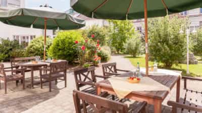 Pflegefachkraft (m/w/d) mit Zusatzqualifikation Gerontopsychiatrie und Wundmanagement - Hilf uns unseren Bewohner:innen ein Lächeln ins Gesicht zu zaubern! Trier - Hildegard von Bingen - Senioren-Zentrum Trier - Praxia