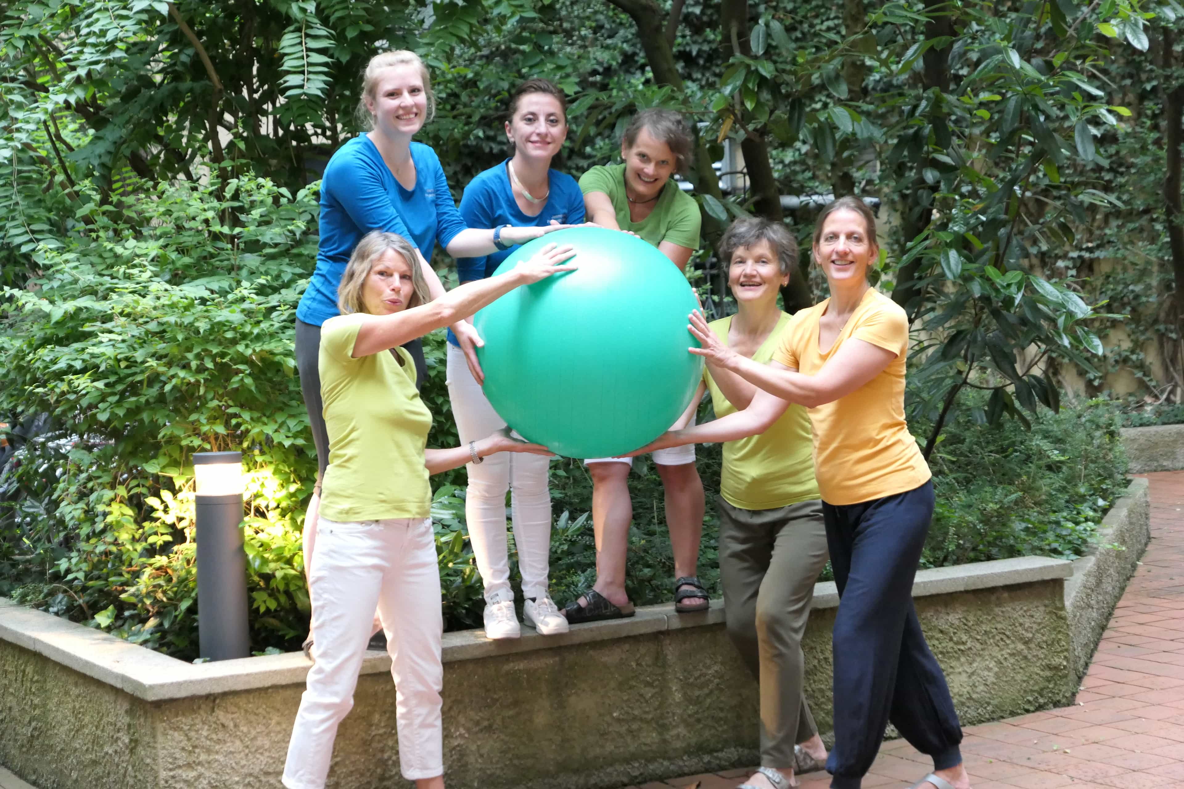 Physiotherapeut:in (m/w/d) –  Therapie von besonderer Güte! München - Praxis im Innenhof - Praxia