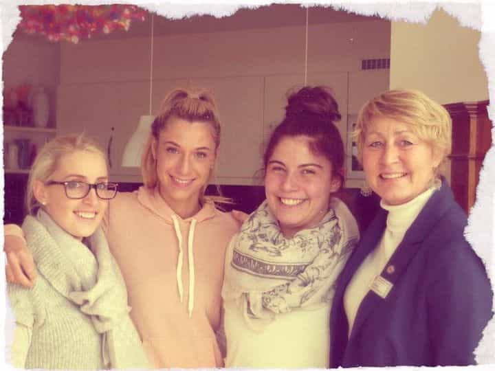 Pflegefachkraft (m/w/d) als Gerontofachkraft - Teamarbeit ist der Schlüssel zum Erfolg!  Sindelfingen - Alten- und Pflegeheim Haus Eichholzgärten - Praxia