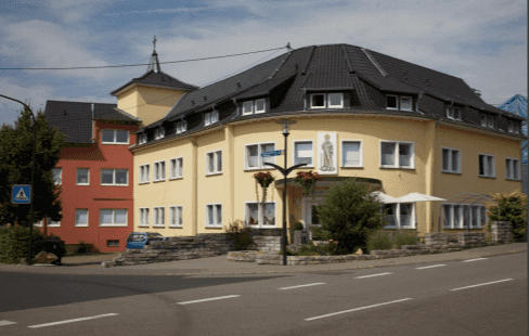 Pflegefachkraft (m/w/d) - Sicherheit eines großen Trägers und interessante berufliche Perspektiven warten auf Dich! - Seniorenheim St. Josef in Eppelborn - Praxia