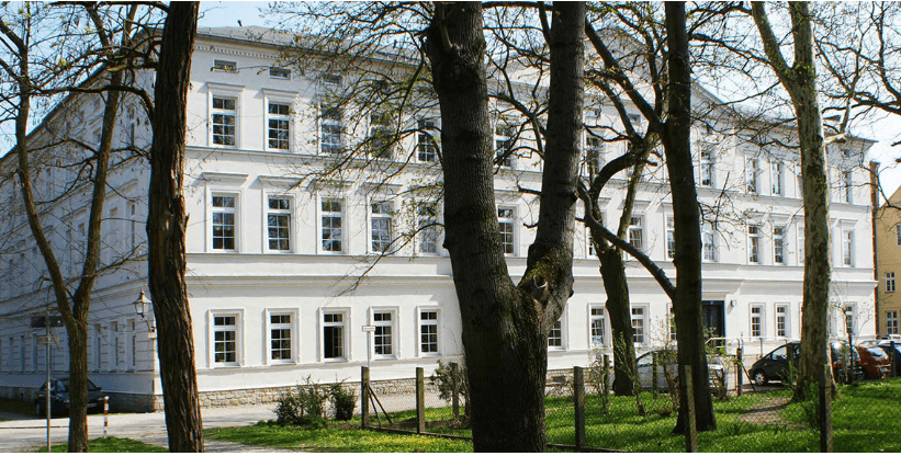 Pflegefachkraft mit Praxisanleitung (m/w/d) – Wir suchen Menschen mit Herz und Verstand! - Altenpflegeheim Maria-Heyde-Haus - Praxia
