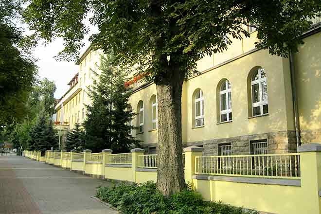 Gelernte Pflegehilfskraft (m/w/d) - Dein Arbeitsplatz in einer wertschätzenden Atmosphäre! - DRK-Christianenheim Senioren- und Pflegeheim - Praxia