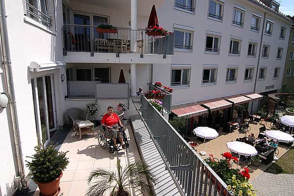 Pflegefachkraft (m/w/d) - Werde unser:e Held:in! München - Vitanas Senioren Centrum Am Partnachplatz - Praxia