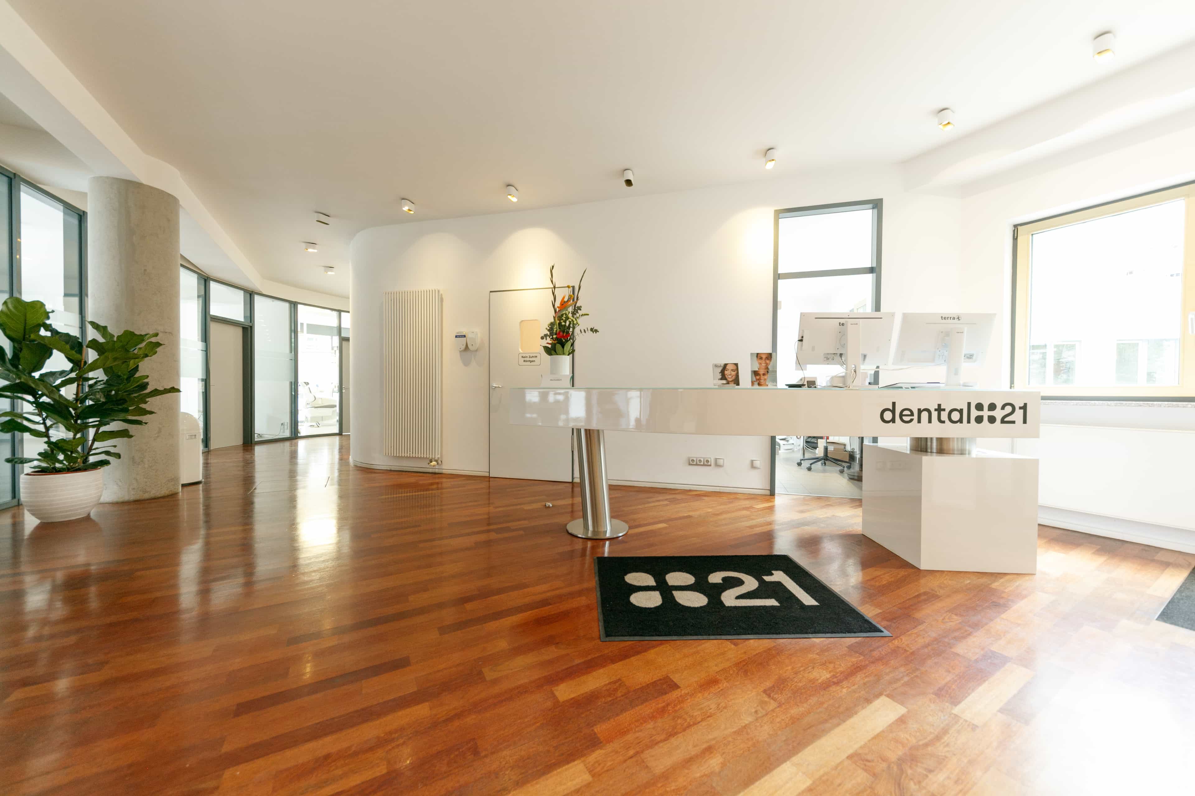 Zahnmedizinische:r Fachangestellte:r (m/w/d) - Werden Sie Teil des Teams! -  Dental21 Hamburg Sternschanze - Praxia