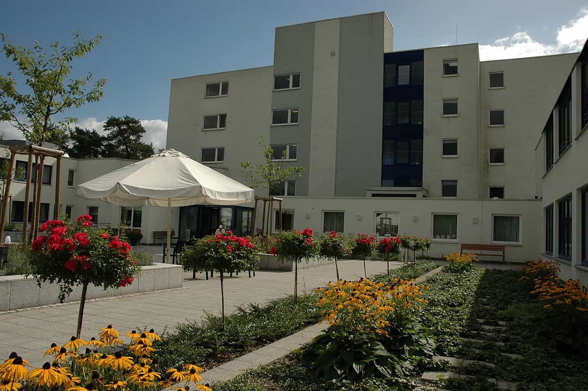 Pflegefachkraft (m/w/d) in Teilzeit (35 Stunden/Woche) - Wir freuen uns über Ihre Unterstützung!  - AWO Seniorenzentrum Frieda-Nadig-Haus - Praxia