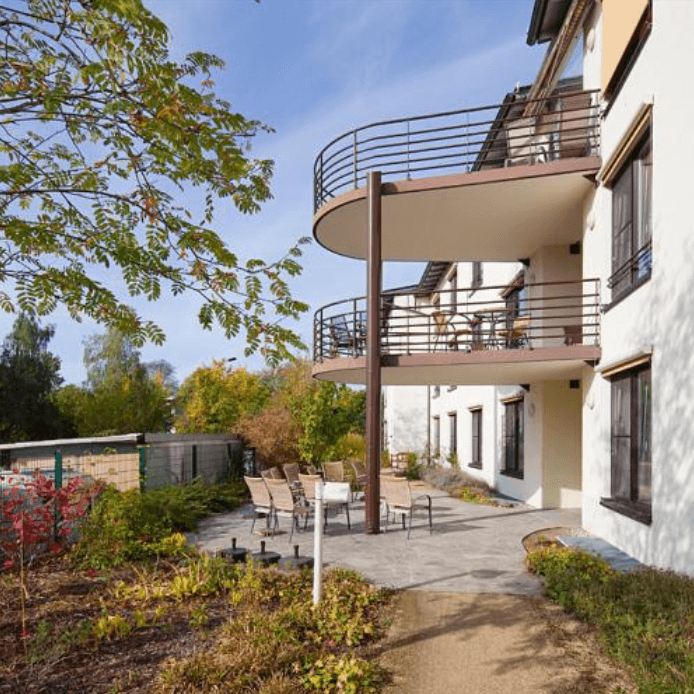 Pflegefachkraft (w/m/d) - Eine faire Vergütung und ein unbefristeter Arbeitsplatz warten auf Dich! Leipzig - KATHARINENHOF AM LUNAPARK - Praxia