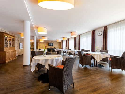 Pflegefachkraft (m/w/d) - Bei uns kannst Du Dich geborgen fühlen! - KerVita Senioren-Zentrum "Schöne Flora" - Praxia