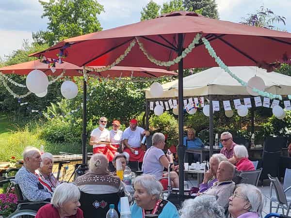 Pflegefachkraft (m/w/d) - Traumjob gesucht?  Werder (Havel) - AWO Seniorenzentrum und Tagespflege "Am Schwalbenberg" - Praxia