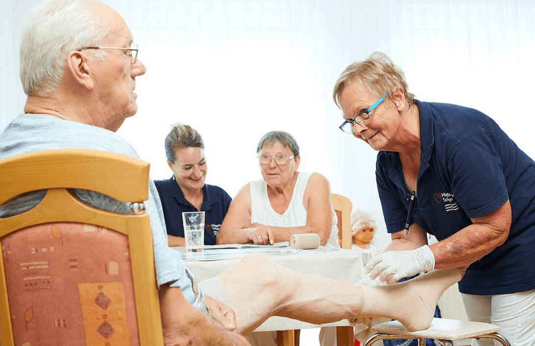 Gelernte Pflegehilfskraft (m/w/d) - Dein neuer Arbeitsplatz in einem Team, auf das Du zählen kannst! - Gemeinnütziger Hauspflegeverein Solingen e. V. - ambulante Pflege - Praxia