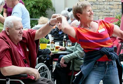 Gelernte Pflegehilfskraft (m/w/d) - Teamplayer:in mit Herz gesucht! Lippstadt - Evangelisches Seniorenzentrum von Bodelschwingh - Praxia