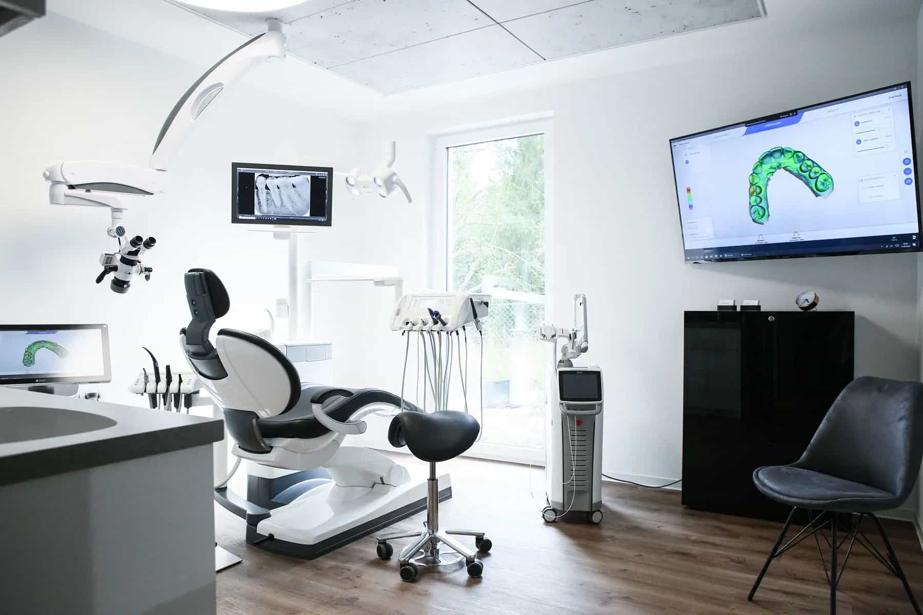Dentalhygieniker:in (m/w/d) in Vollzeit (38-40h) – Dein neuer Arbeitsplatz mit attraktiven Arbeitszeiten! Heuchelheim - Zahnzentrum B06 Fehrmann und Kollegen - Praxia