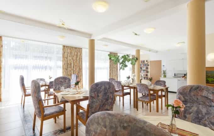 Stellvertretende Pflegedienstleitung (m/w/d) - Zur Verstärkung unseres Teams suchen wir Dich! Berlin - Seniorenresidenz Haus Steglitz (Fürsorge im Alter) - Praxia