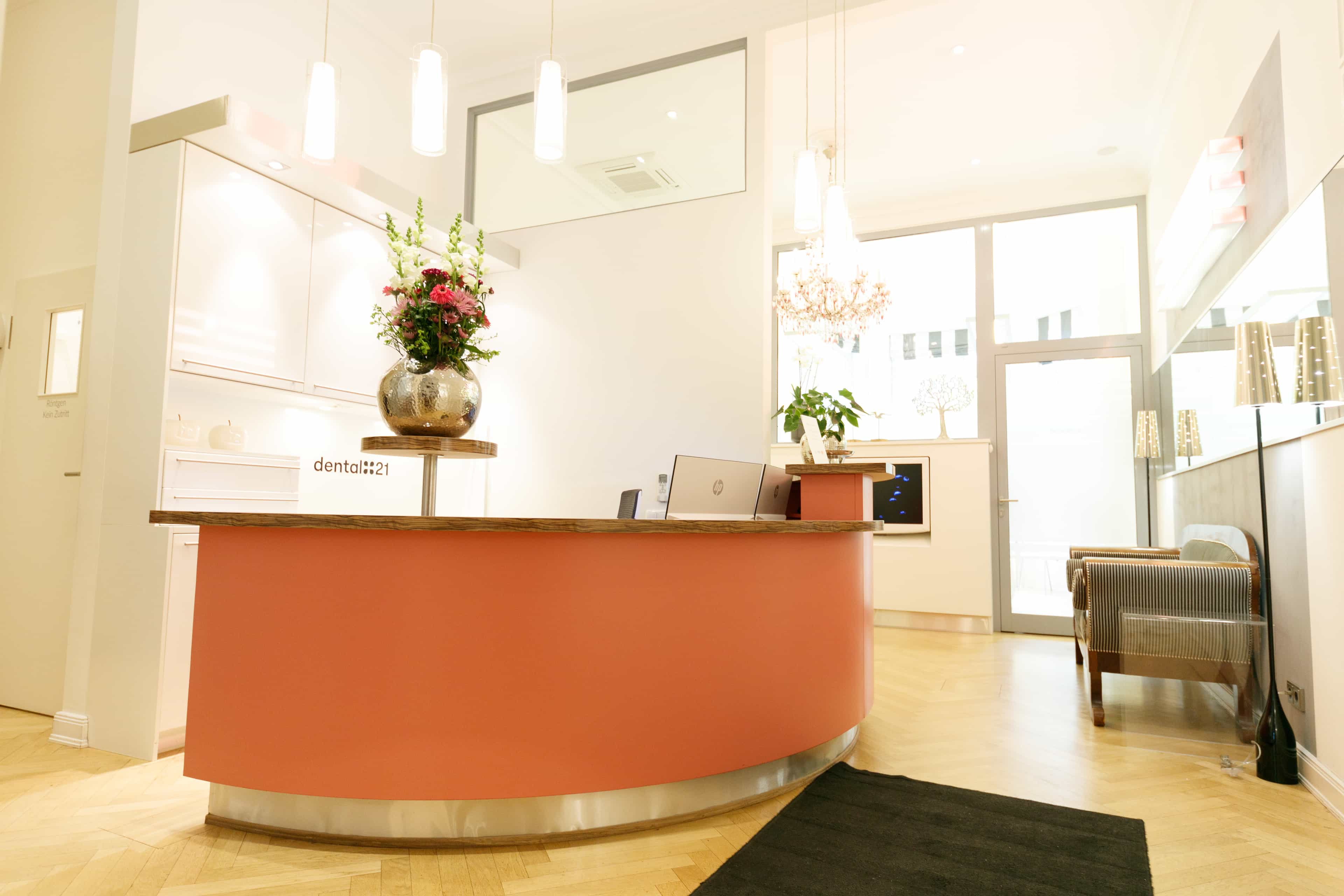 Zahnmedizinische:r Fachangestellte:r (m/w/d) - Werden Sie Teil des Teams! -  Dental21 Hamburg Rotherbaum - Praxia