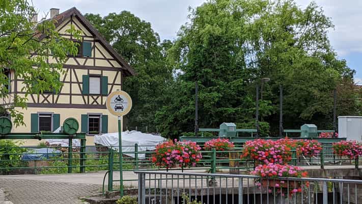 Gelernte Pflegehilfskraft (m/w/d) - Bring Deinen Sonnenschein zu Patient:innen! Rheinau - Pflege Sonnenschein - Praxia