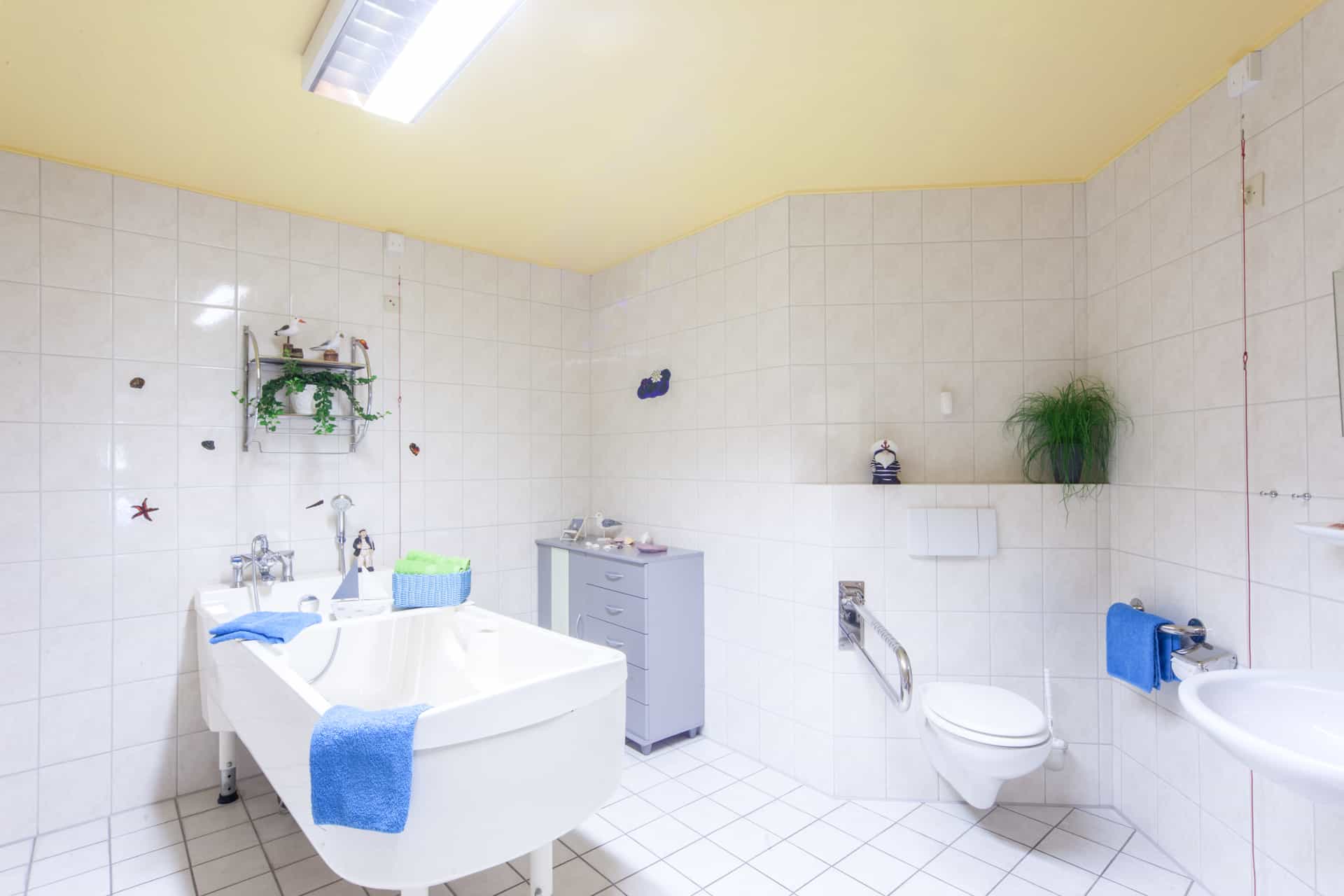 Pflegefachkraft (m/w/d) - Wertschätzung und Offenheit warten auf Dich! Aurich - Emeis - Seniorenheim am Rosentor (Peter Janssen) - Praxia