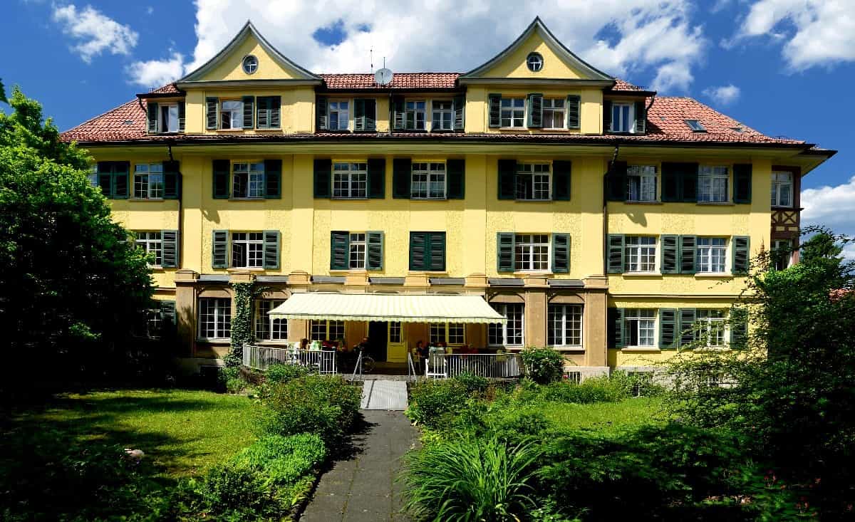 Pflegefachkraft (m/w/d) – Ihr neuer Arbeitsplatz in einem eingespielten Team! Schorndorf - Haus Röder GmbH - Praxia