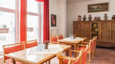 Pflegefachkraft (m/w/d) mit Zusatzqualifikation Gerontopsychiatrie und Wundmanagement - Hilf uns unseren Bewohner:innen ein Lächeln ins Gesicht zu zaubern! Trier - Hildegard von Bingen - Senioren-Zentrum Trier - Praxia