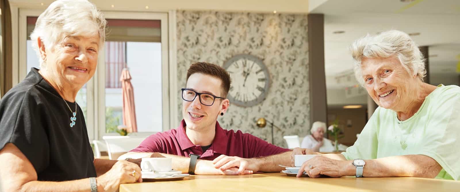 Pflegefachkraft (m/w/d)  - Teamplayer:in mit Herz gesucht! - SenVital Senioren- und Pflegezentrum Göttingen Luisenhof - Praxia