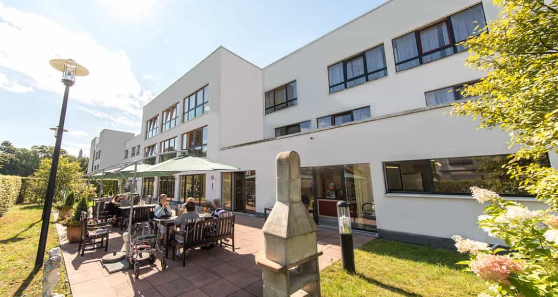 Pflegehilfskraft mit 1- oder 2-jähriger Ausbildung (m/w/d) - Dein neuer Arbeitsplatz in einem Team, auf das Du zählen kannst! - DOREAFAMILIE Bergisch Gladbach - Praxia