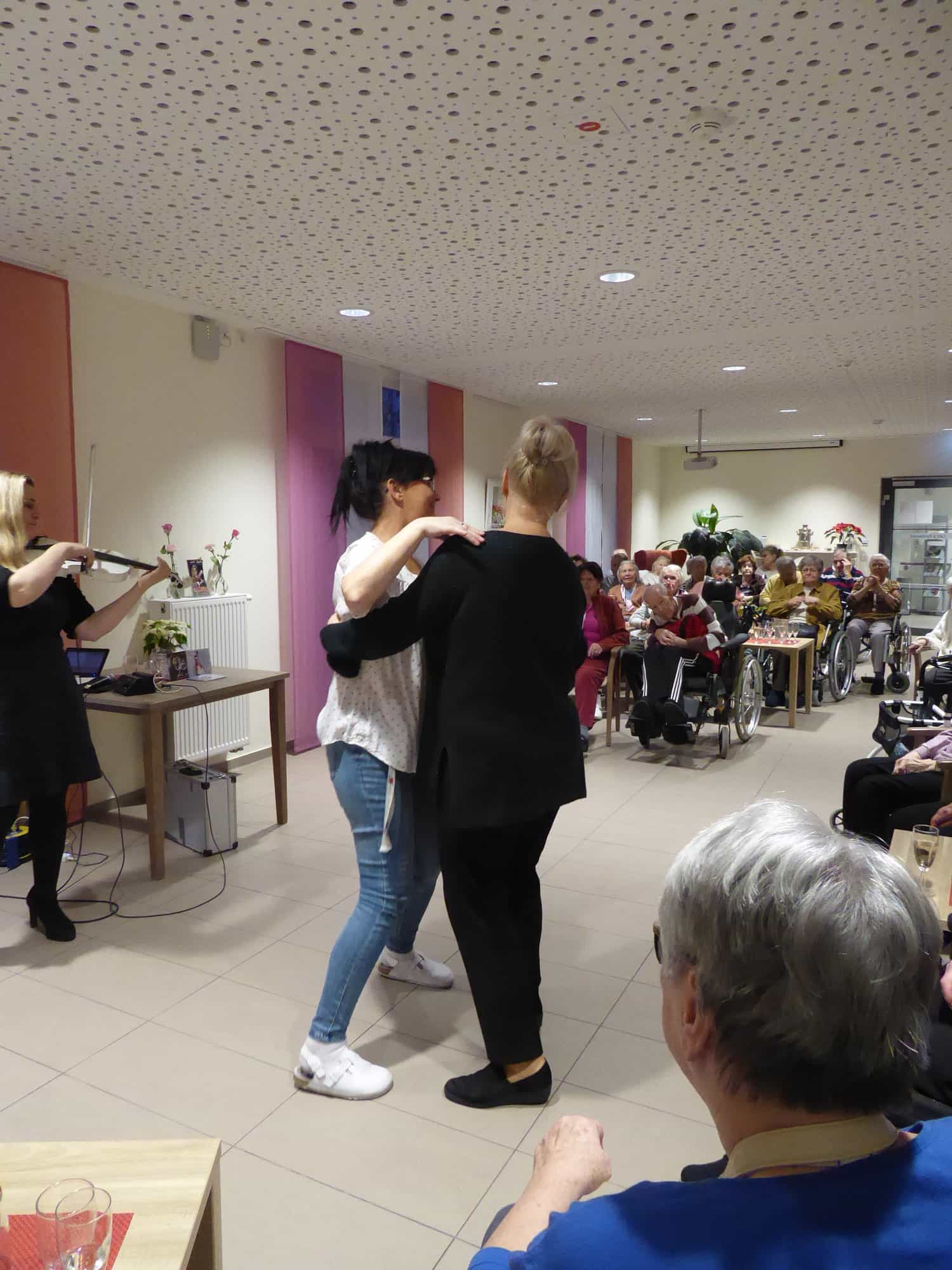 Pflegefachkraft (m/w/d) - Bei uns wird Herzlichkeit und Professionalität großgeschrieben! Dresden - Vitanas Senioren Centrum Am Sternplatz - Praxia