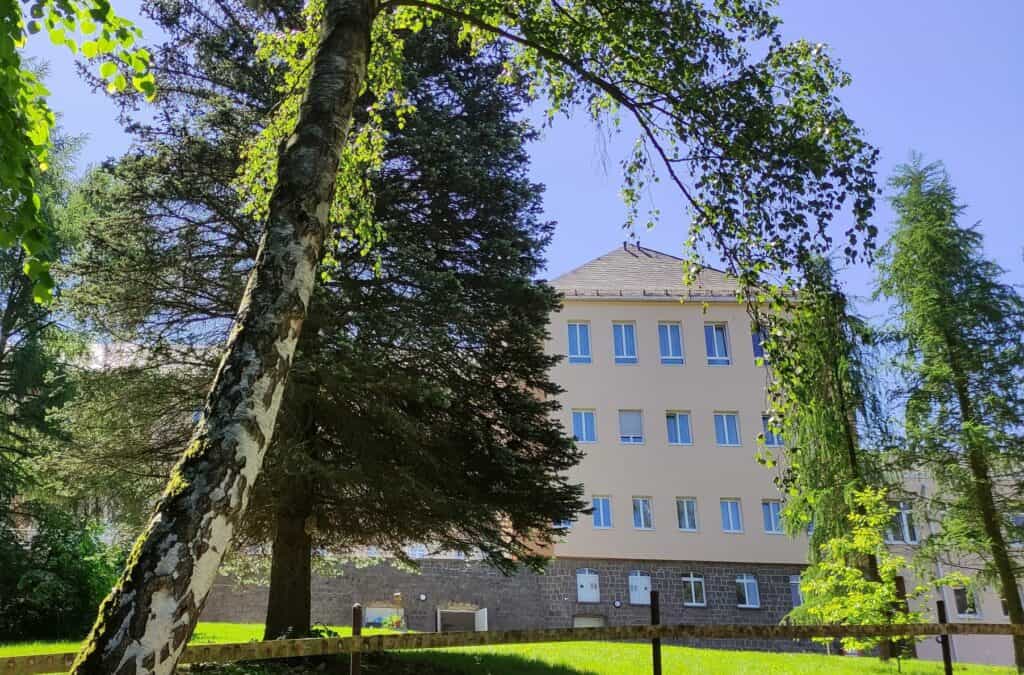 Pflegefachkraft (w/m/d) - Steig bei uns ein!  Aue-Bad Schlema - AZURIT Seniorenzentrum Alte Gleesbergschule - Praxia