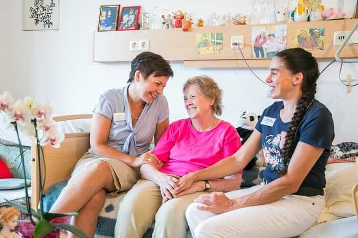 Gelernte Pflegehilfskraft (m/w/d) - Ein tolles Team und ein wertschätzender Umgang warten auf Sie! - ALPENLAND Haus der Betreuung und Pflege Öhringen - Praxia