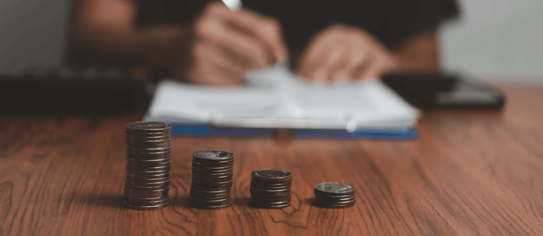 Altenpflegehelfer zählt Gehalt