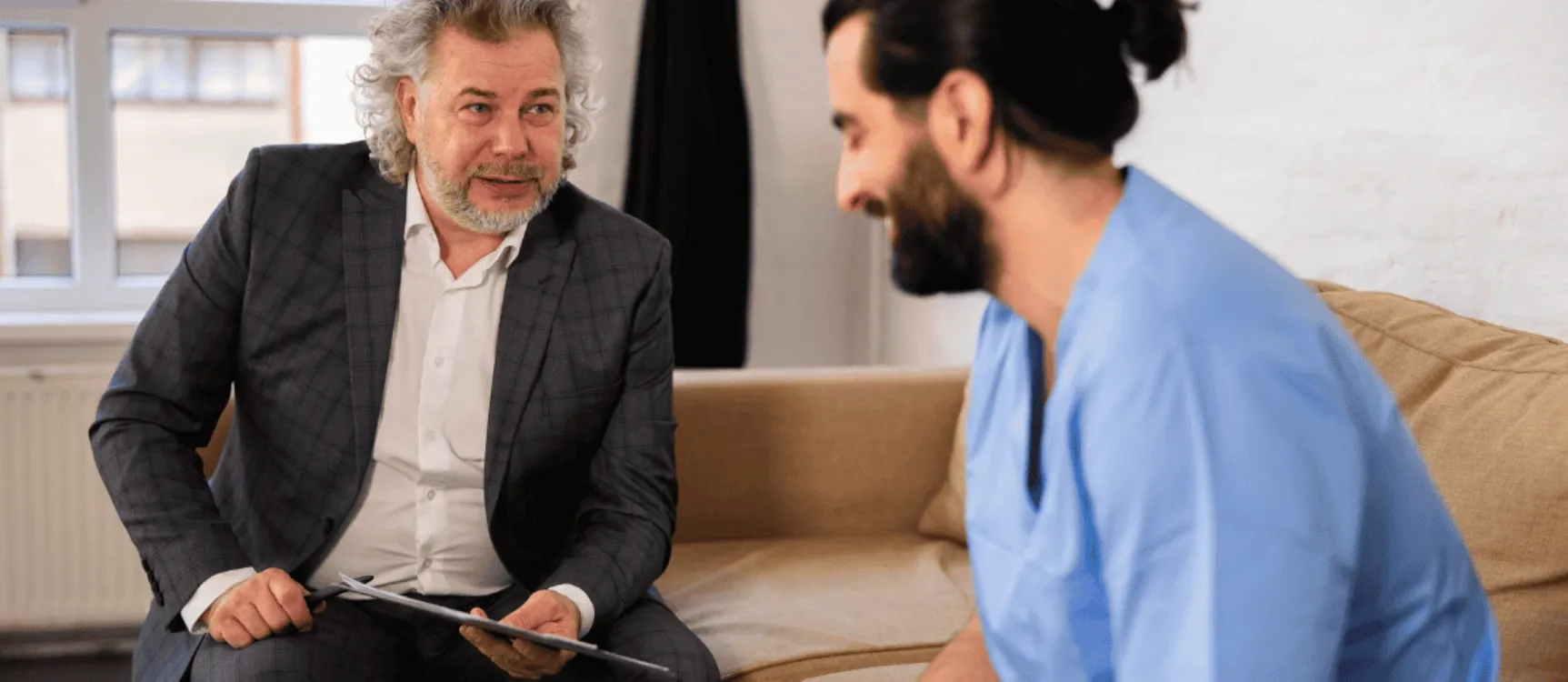 Bewerbungsgespräch für eine Stelle als Altenpflegehelfer